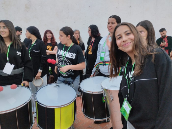 chicas-con-tambores-.jpg