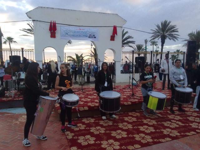 chicas-batu-escenario-1.jpg